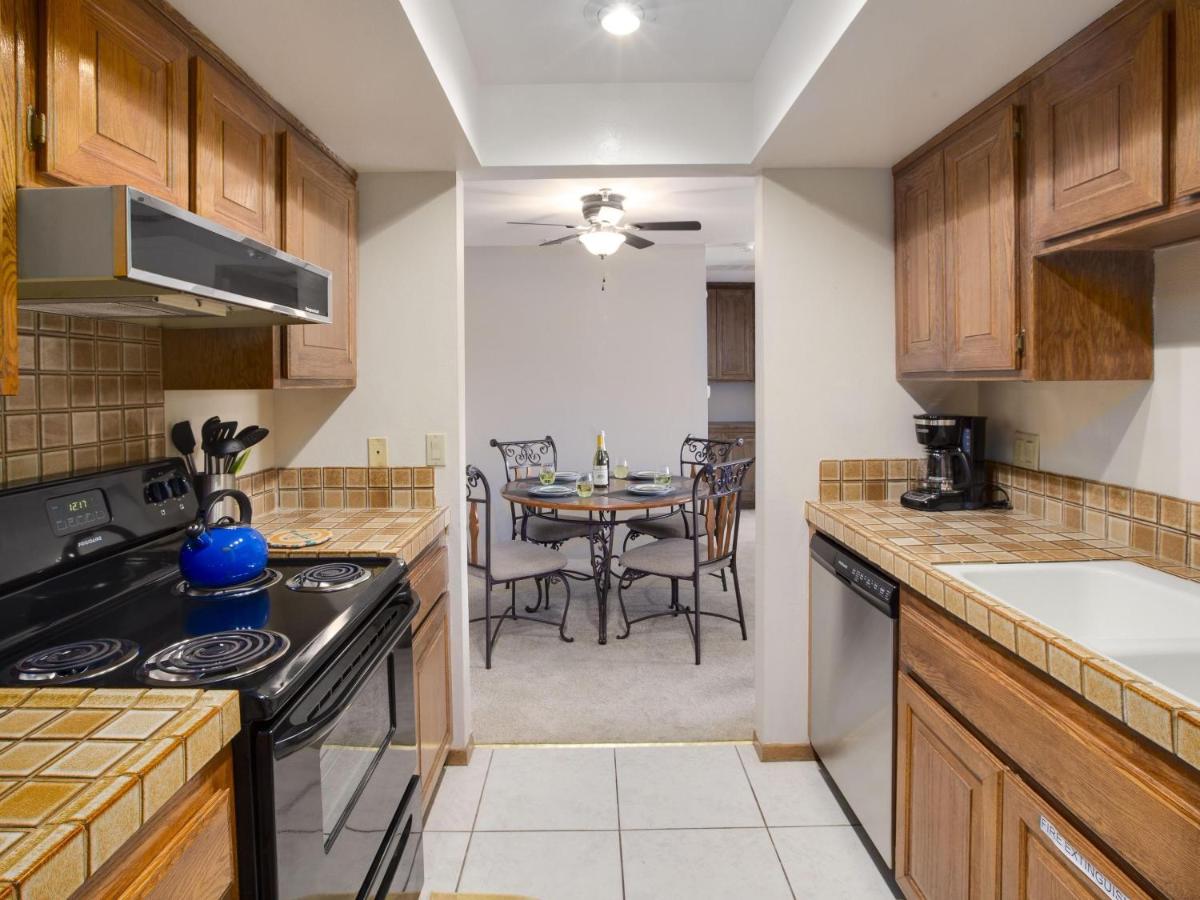 Popular attractions Area Nearby Property